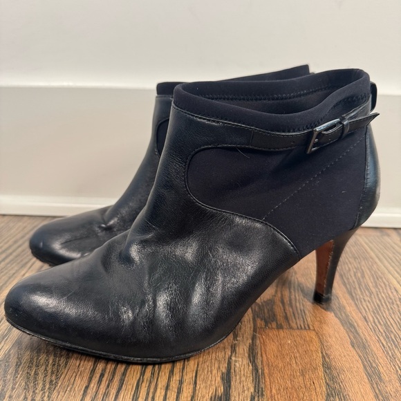 Taryn Rose Tampa Black Leather Pointed Toe Heeled Booties size 8 - Picture 4 of 7